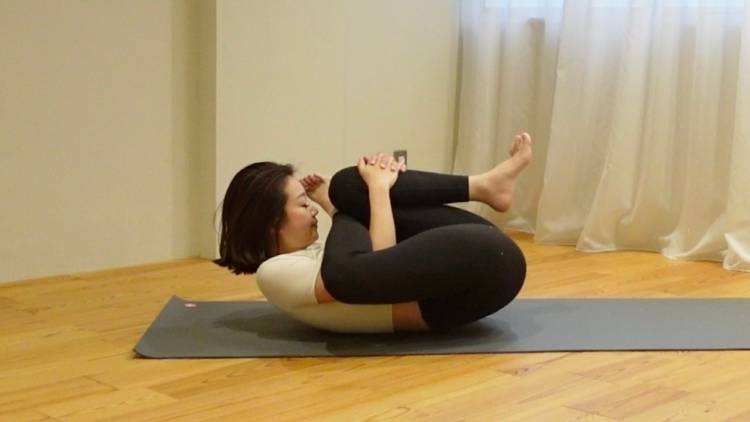 お尻の奥に届く！寝たままできる“深部ストレッチ”で骨盤まわりをスッキリリセット