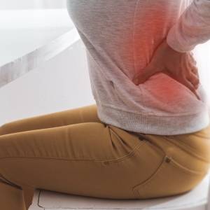 腰がつらいときほどお尻がカチコチに硬くなっている？一日の終わりに◎寝たままできるお尻ほぐし