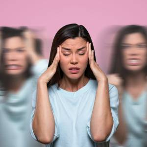 「最近怒りっぽい」は性格じゃない？ホルモンバランスと副腎疲労の関係とは｜医師が解説