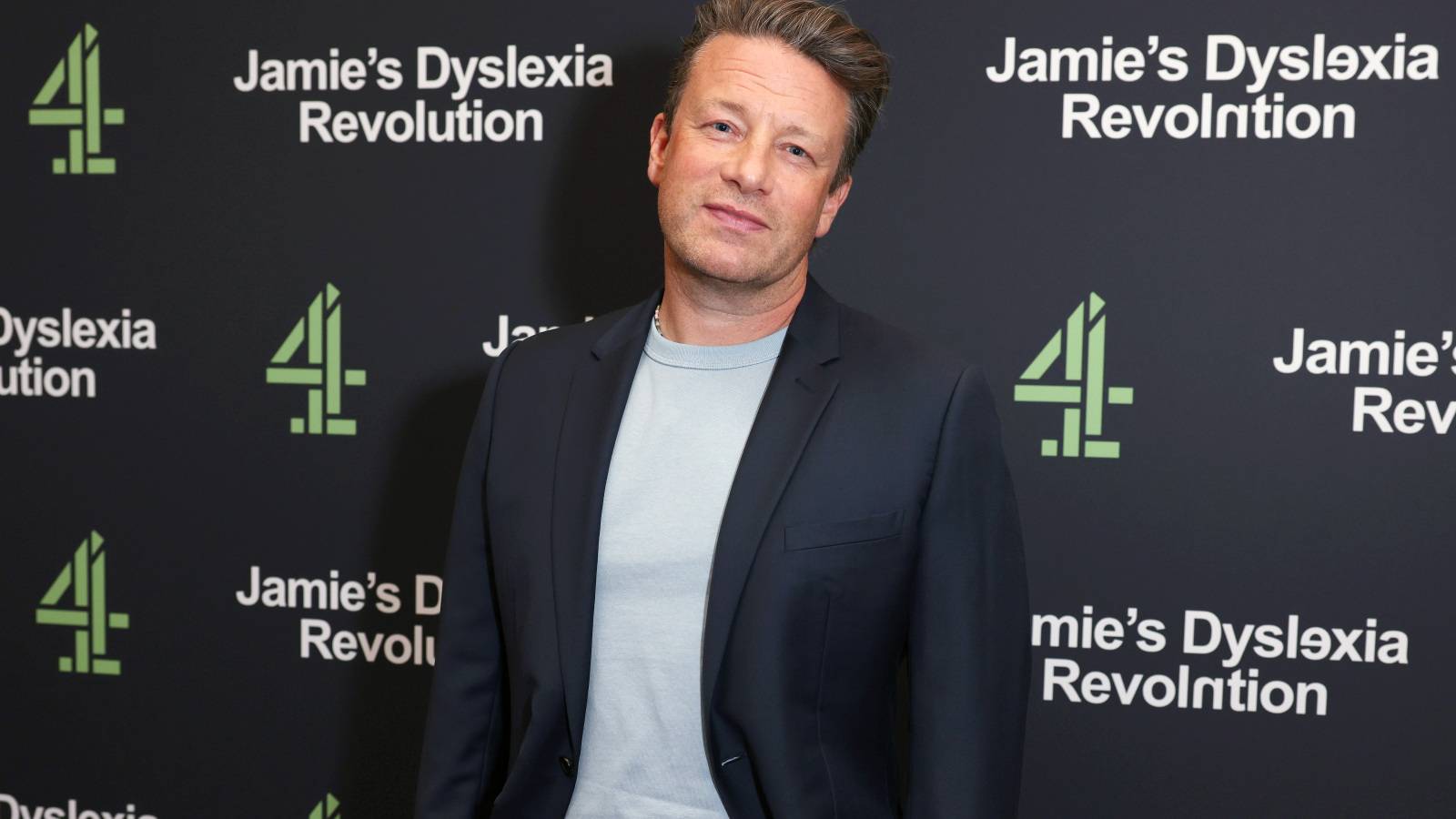 「自分には価値がないと思った」国民的シェフ、ジェイミー・オリヴァーが自身の学習障害について告白