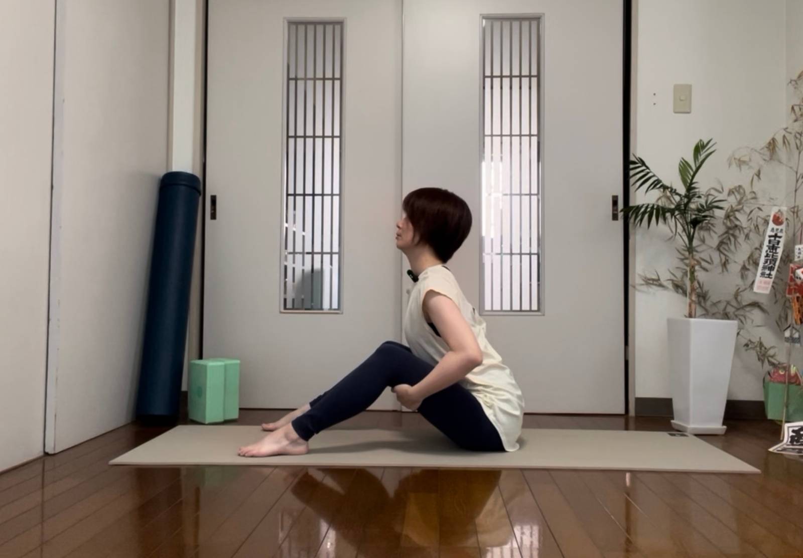 腰まわりを緩めるストレッチ