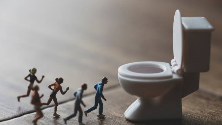 「頻尿・尿もれ」が続くのは加齢のせいではない？膀胱がん・糖尿病の初期症状かも…医師が解説