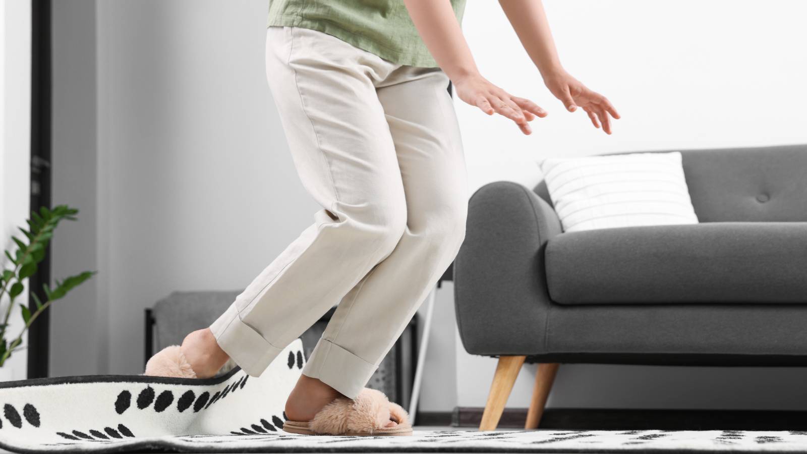 「最近よくつまずく・転びやすい」…実は脳からのサインかも？医師が解説