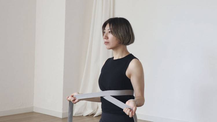 【筋トレをすると腰が痛くなる人に】マスターして腹圧を高める！女性が苦手な「吐き切る呼吸」