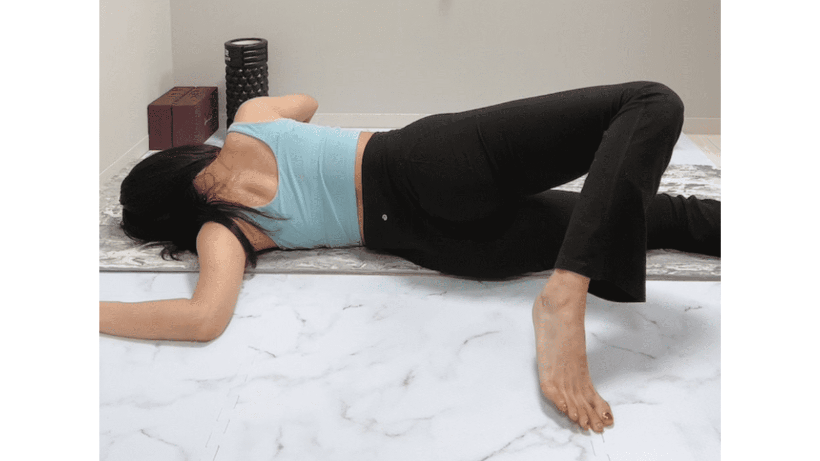 胸を開くワーク