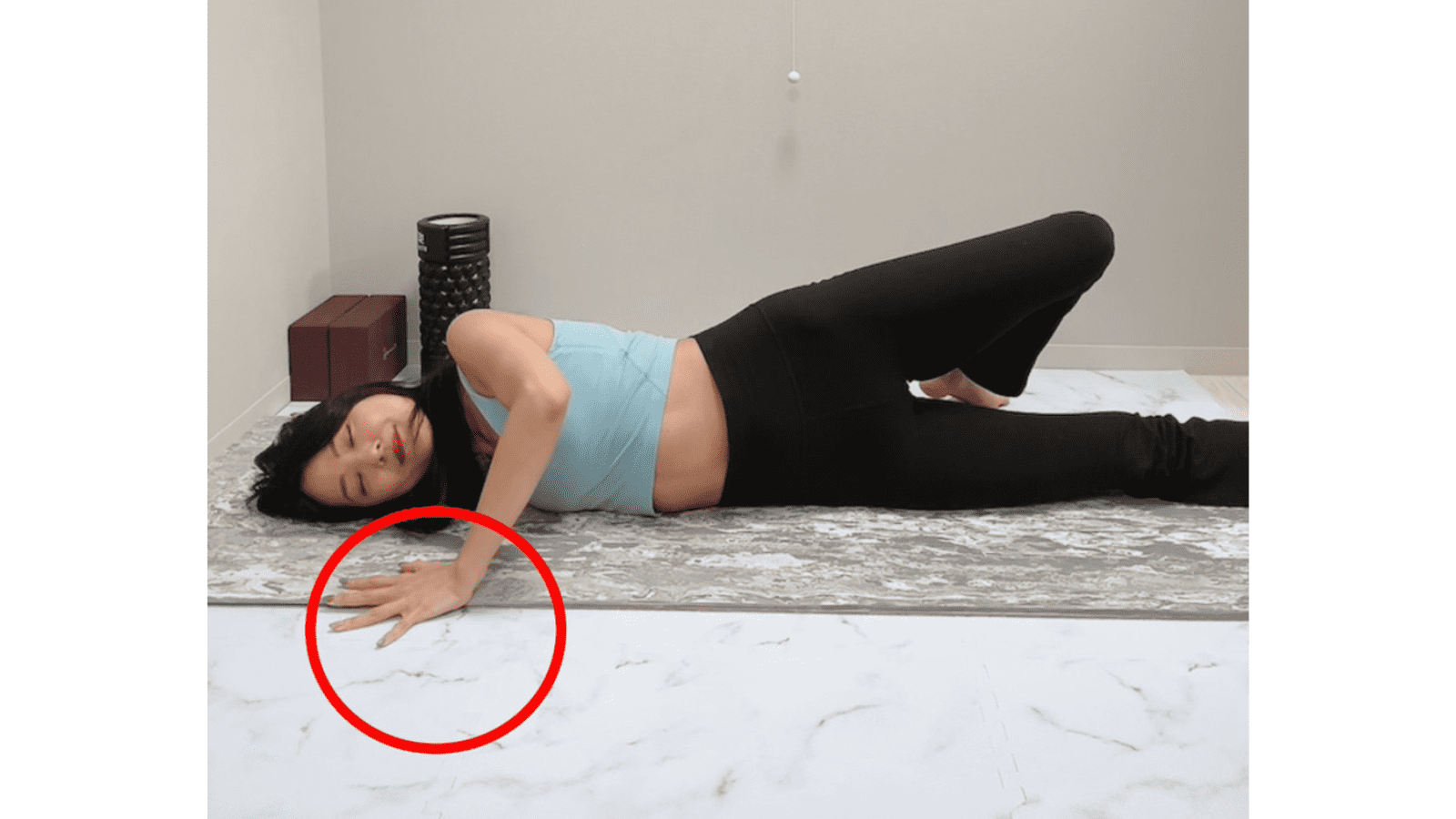 胸を開くワーク