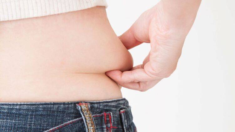 薄着の季節！なかなか落ちない浮き輪肉は簡単ヨガストレッチで撃退！【かんぬきのポーズ】