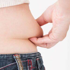 薄着の季節！なかなか落ちない浮き輪肉は簡単ヨガストレッチで撃退！【かんぬきのポーズ】