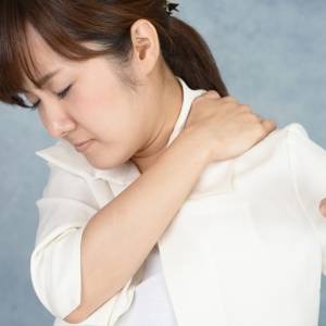 タオル一本でスッキリ！縮こまった体側がぐ〜んと伸びてコリや疲れが軽くなる簡単ストレッチ