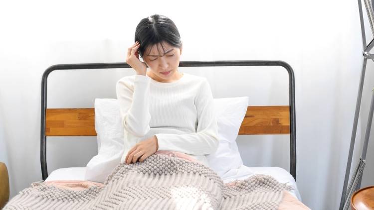 体の重だるさは〈朝のひとねじり〉で解決！巡りのよい体になれる＆体が軽くなる寝たまま簡単ストレッチ