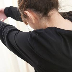 暑苦しさがスッキリ！身体全体の血行を改善『タオル』を使った簡単肩周りほぐしヨガ