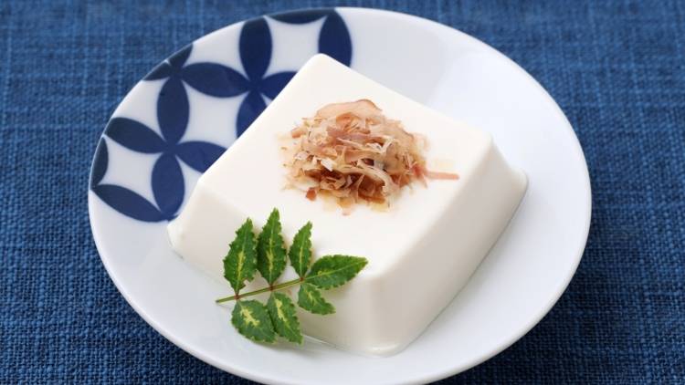 【豆腐】カルシウムの吸収を阻害してしまう…「冷奴」を食べる時に注意したいNGな食べ合わせとは？