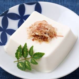 【豆腐】カルシウムの吸収を阻害してしまう…「冷奴」を食べる時に注意したいNGな食べ合わせとは？