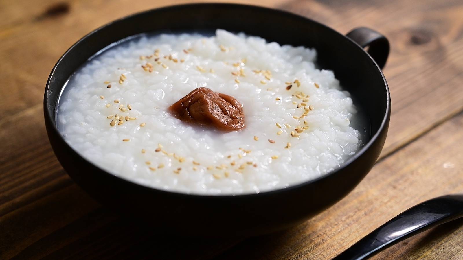 夏の心とカラダをととのえる、「冷やしすぎず、潤し、気を補う」やさしいお粥養生のススメ