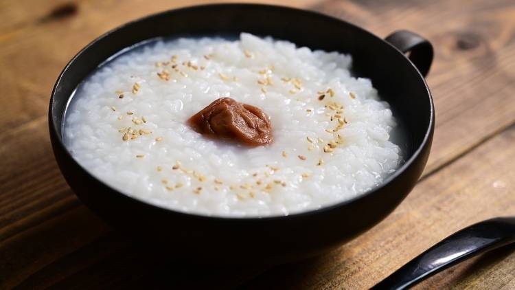 夏の心とカラダをととのえる、「冷やしすぎず、潤し、気を補う」やさしいお粥養生のススメ