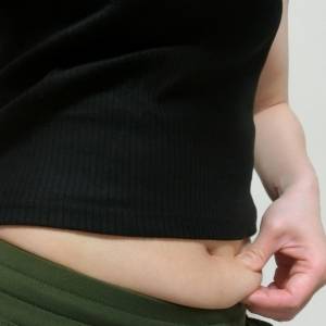 何をやっても変わらなかった｢下腹ポッコリ｣に効く！座ってできる"ぺたんこスイッチオン"エクサ