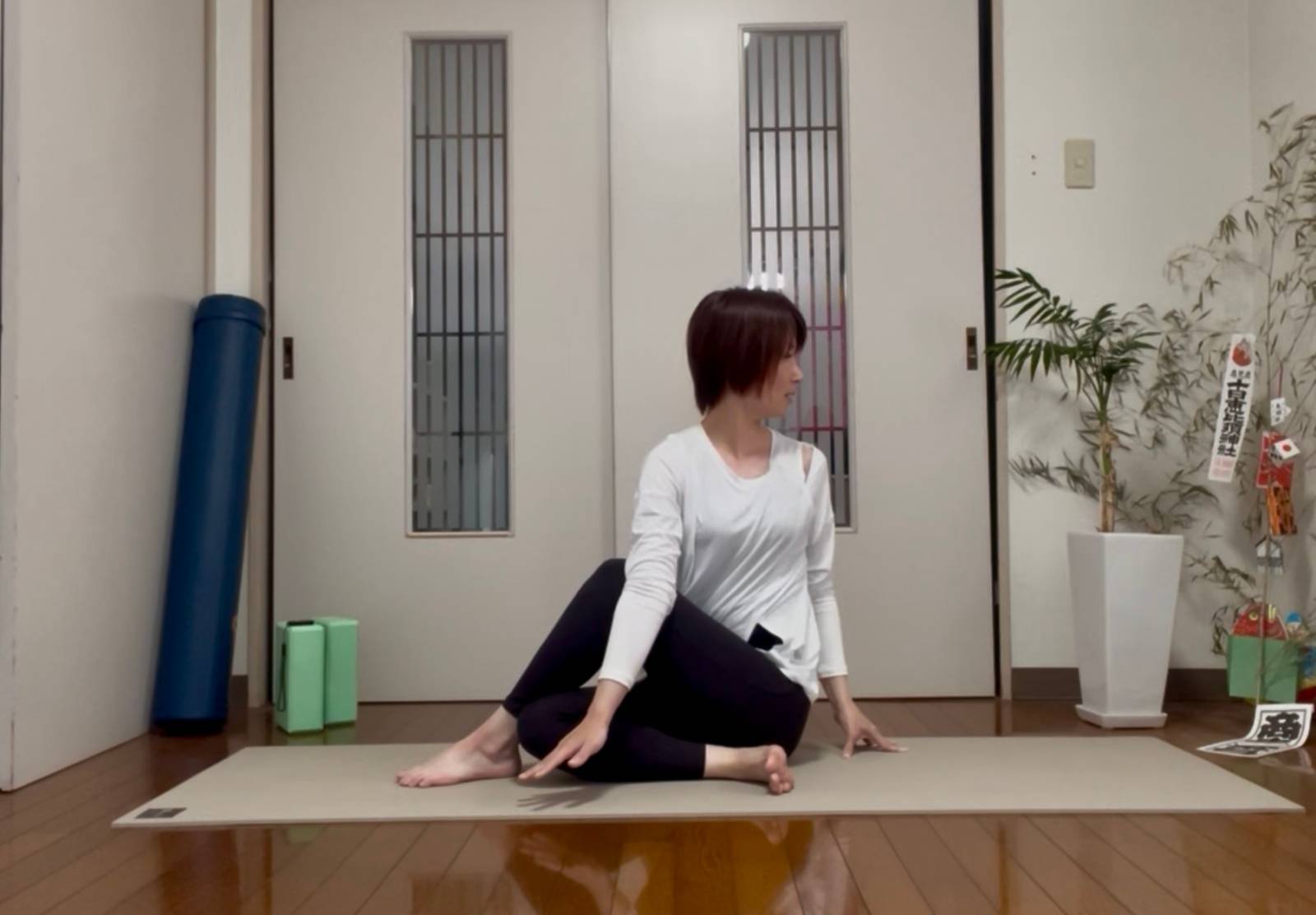 ねじりのポーズ