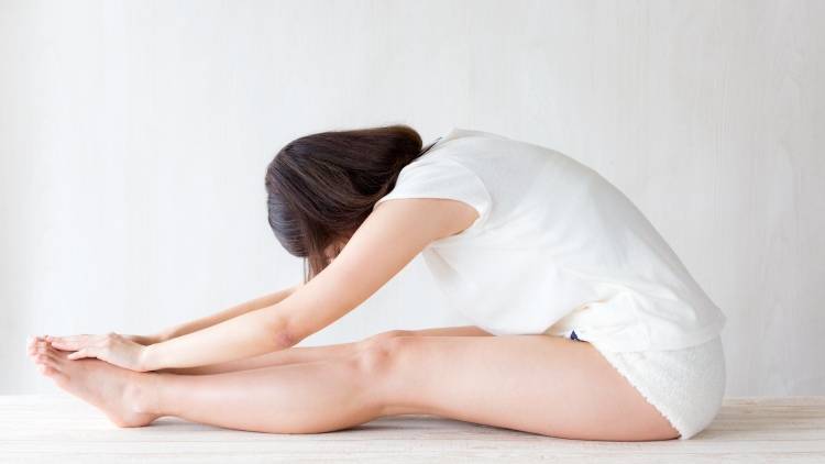 ＜前屈するとつらい人＞もも裏の硬さばかりを気にしていない？骨盤にも注目した、苦手克服ストレッチ法