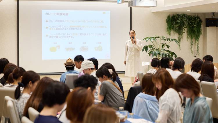 「夏至の日に体の内側からデトックス！腸活ヨガ×薬膳カレー」レポート