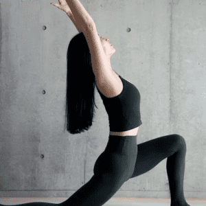 朝、カラダが「ガチガチ」なあなたへ。 目覚めからととのう「サクッとストレッチ」ポーズ3選