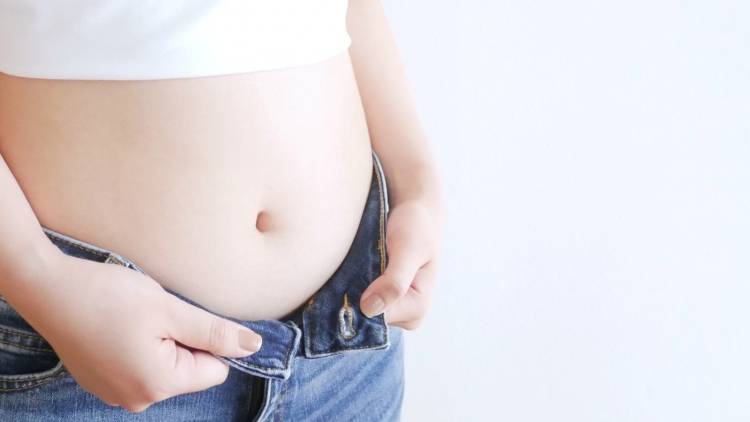 おへそをのぞき込んでバタ足10回！【下腹部の筋肉にフォーカス】寝たままお腹痩せエクササイズ