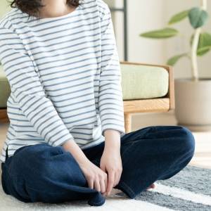 ＜あぐらがつらい人向け＞硬い股関節、お尻、太ももが無理なくじんわりほぐれる！ゆるストレッチ