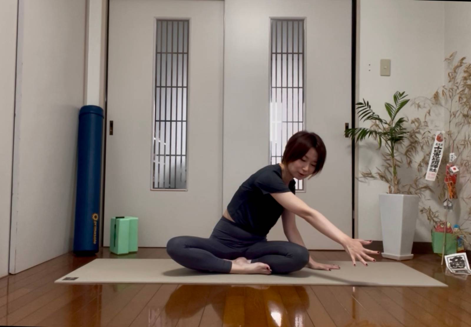 背中の筋肉をほぐすストレッチ