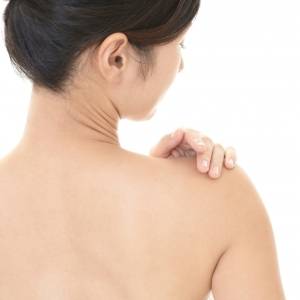 背中の贅肉を撃退！後ろ姿が太って見える人の特徴と背中を引き締める厳選ポーズ