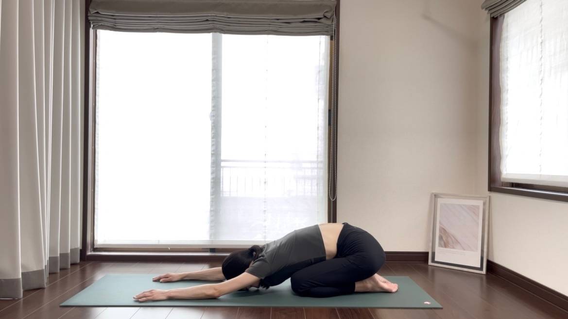 チャイルドポーズ