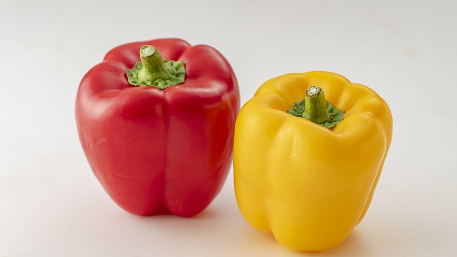 【パプリカ】選ぶときに迷う…「赤」と「黄色」栄養価が高いのはどっち？管理栄養士が解説