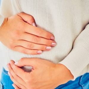 「脚の付け根が詰まっている感じがする」股関節を緩めて動きをなめらかに！パタパタするだけエクサ