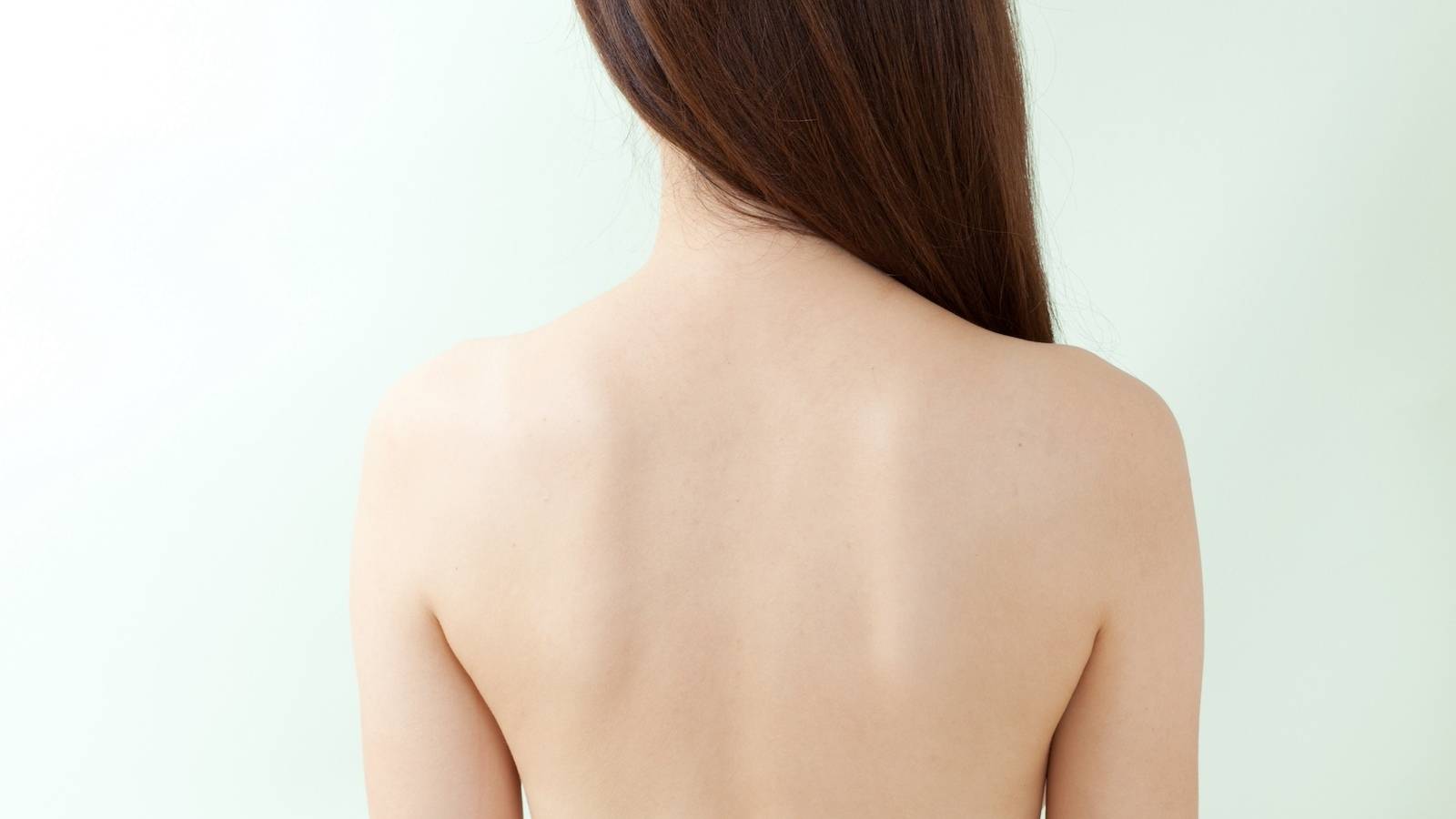 ずっしり重く、ガチガチな背中と肩がふわっと軽くなる＜寝る前たった1分＞やさしいストレッチ