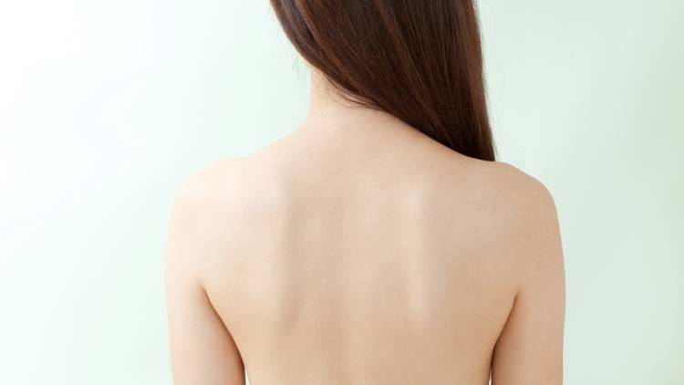 ずっしり重く、ガチガチな背中と肩がふわっと軽くなる＜寝る前たった1分＞やさしいストレッチ