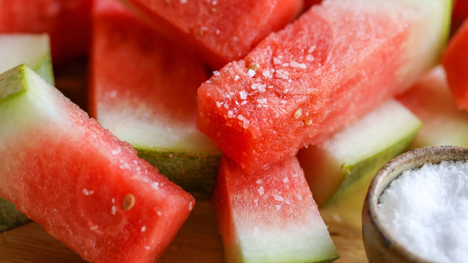 スイカに塩は美味しいだけではない？管理栄養士がおすすめするスイカに塩が必要な理由