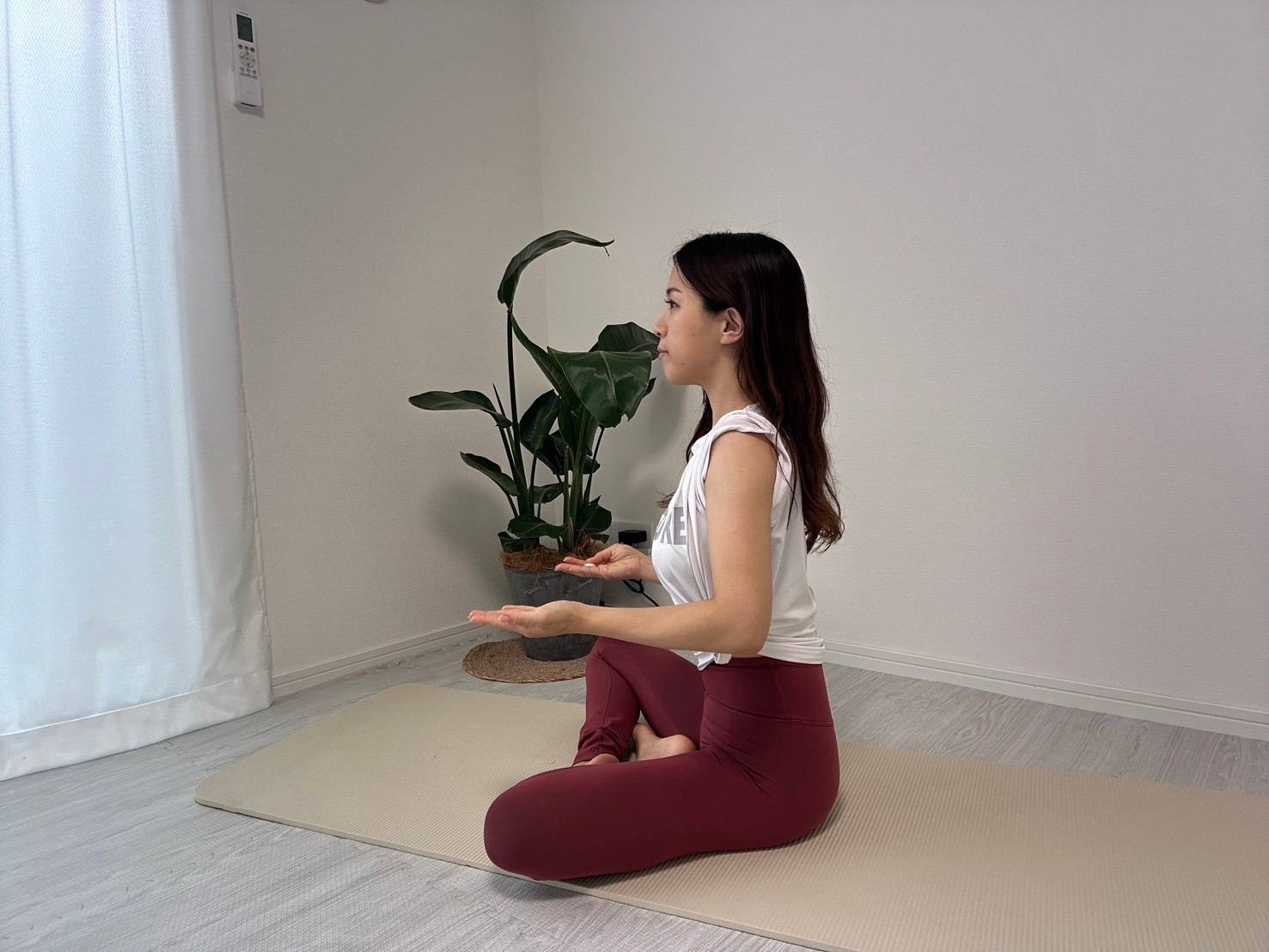 身体の前で手をセット