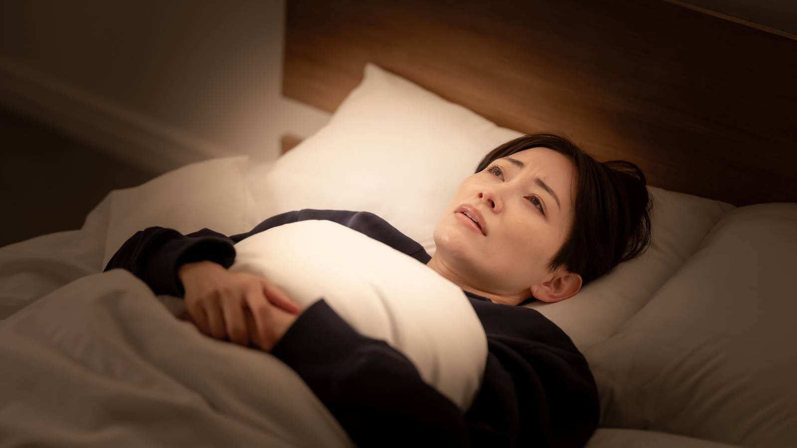 「また眠れない…」がなくなる。更年期の“ぐるぐる思考”を止める夜の習慣術