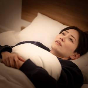 「また眠れない…」がなくなる。更年期の“ぐるぐる思考”を止める夜の習慣術