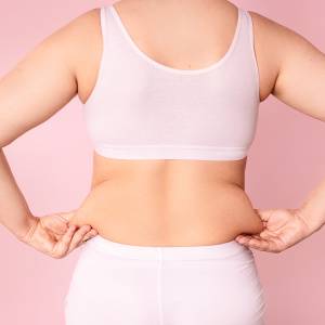 30分の筋トレに匹敵！いつの間にかタプタプに「背中のぜい肉」をじわじわ削る「タオルピラティス」