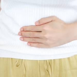 【出す腸活】もむだけで腸内環境が変わる？〈夕方のガス溜まりが気になる人必見〉簡単腸マッサージ3選