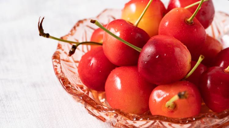 寝つきが悪い人向け｜管理栄養士が教える、さくらんぼ＆他“快眠ホルモン”食材3選