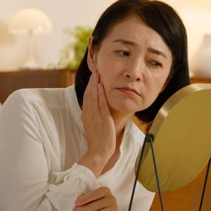 肌のくすみは腎臓からの警告？注意したい肌の変化とは｜医師が解説