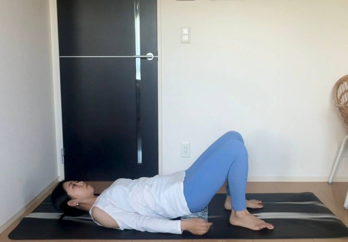 ブロックを使った骨盤調整①