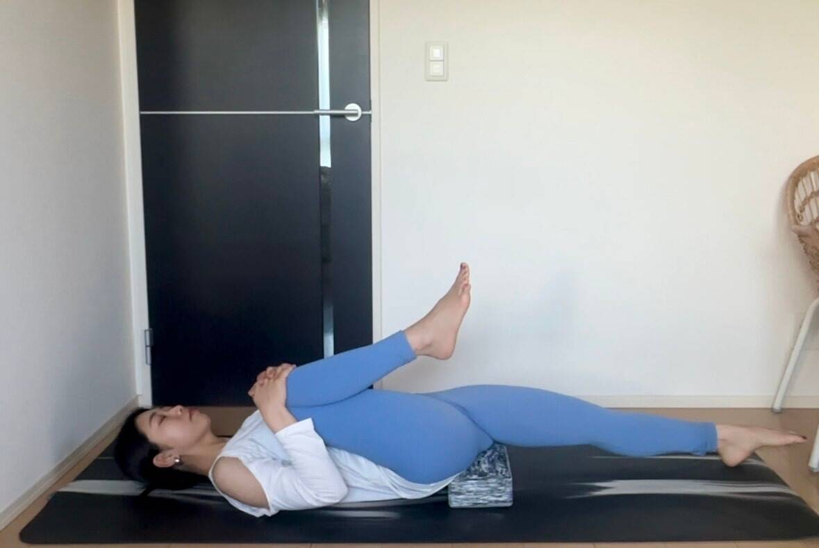 ブロックを使った骨盤調整③