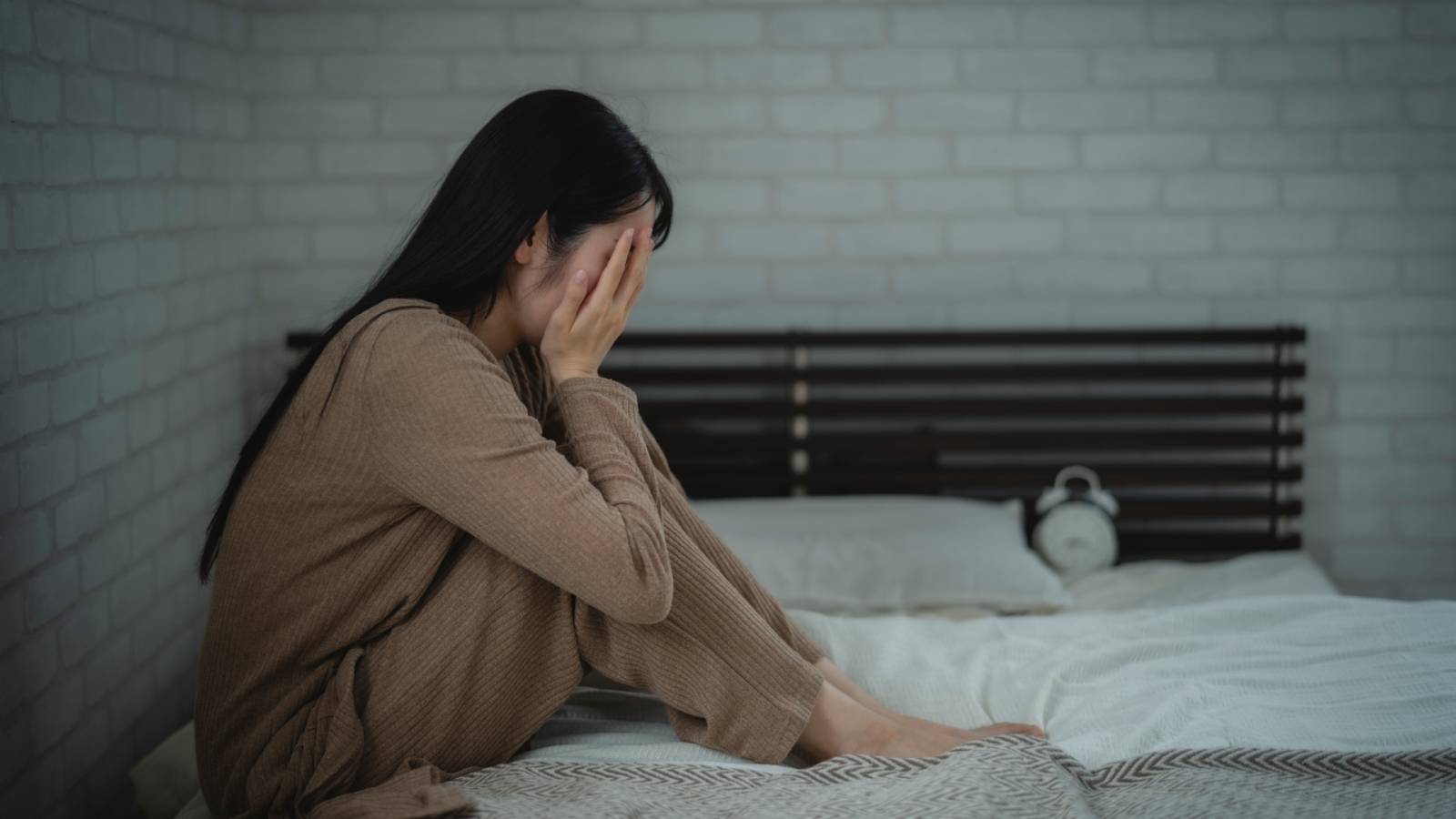 休みの日に思いっきり寝るのは逆効果！？「疲れを残さない」ぐっすりヨガ