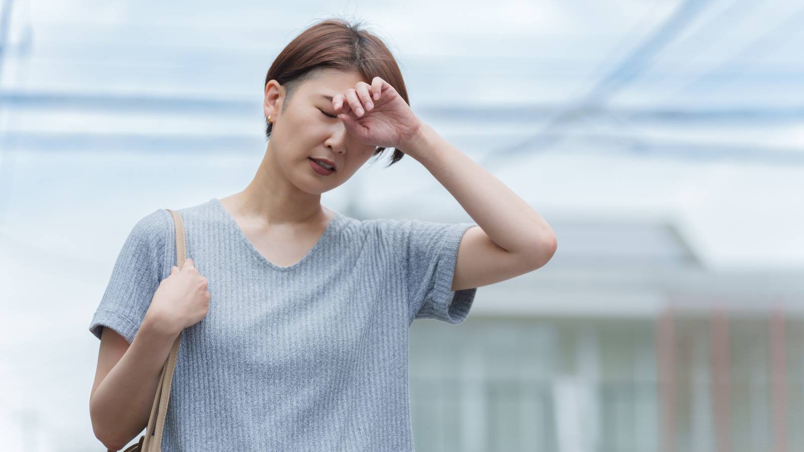 階段をのぼるだけで息切れ…加齢じゃない意外な原因とは？医師が解説