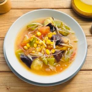 熱中症対策に◎ミネラルと栄養をシンプルに摂る、冷まして美味しい【夏野菜みそスープ】レシピ