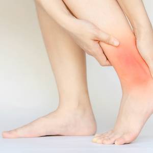 【足首が硬い人が急増中！】いつまでも快適な歩行をするために｜「足首を柔軟にする」ストレッチ