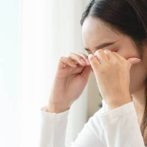 夏の目の疲れに【目のツボ4か所】寝つきも良くなるツボ押しのやり方