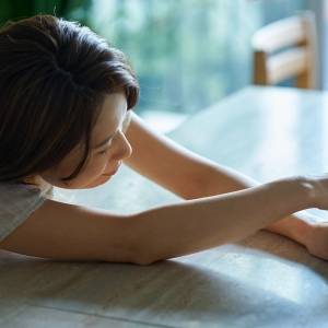 ゴロゴロ寝転がって1分〈40代からの不調リセット〉股関節まわりや自律神経に効くゆるストレッチ
