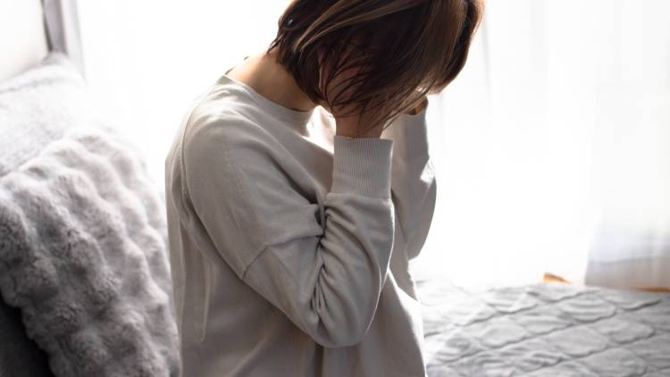 自責思考とは?うつ病との関連や他責思考をうまく仕事に取り入れる方法を解説